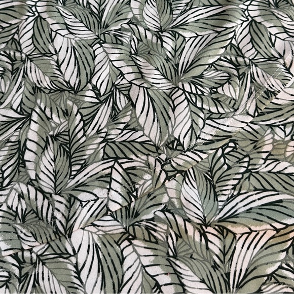 Eddie Bauer Short Skirt Size Large Green Leaf Print Faux Wrap Pull on Stretch - Picture 5 of 8